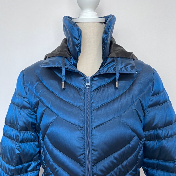TravelSmith Blue Down Puffer Coat Packable Winter Jacket with Hood - Picture 6 of 10